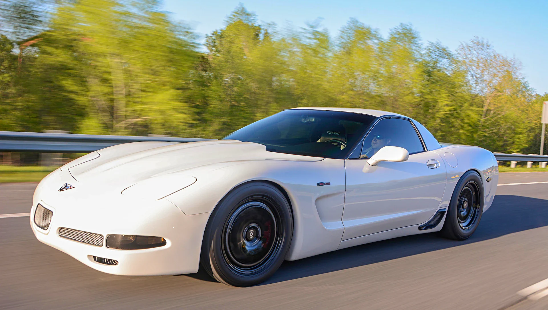 Click to Enlarge-Esc to Close Corvette Generations/C5/C5 2001 White Z06.webp